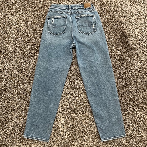 American Eagle light wash straight leg mom jeans size women’s 4 - Picture 2 of 8